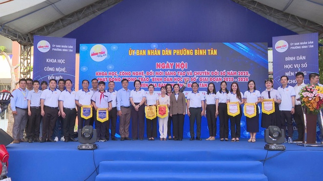 Phát động Phong trào “Bình dân học vụ số” tại phường Bình Tân- Ảnh 12.
