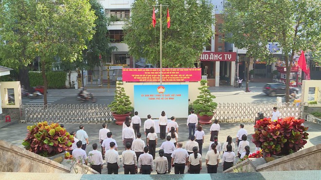 Ủy ban MTTQ Việt Nam TP. Hồ Chí Minh ủng hộ đồng bào thiệt hại do bão số 10 - Ảnh 1.