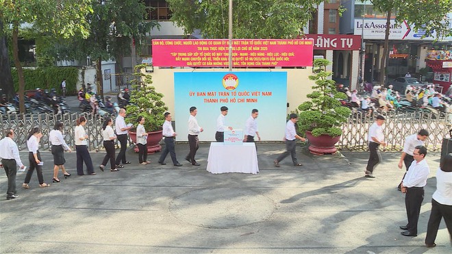 Ủy ban MTTQ Việt Nam TP. Hồ Chí Minh ủng hộ đồng bào thiệt hại do bão số 10 - Ảnh 3.