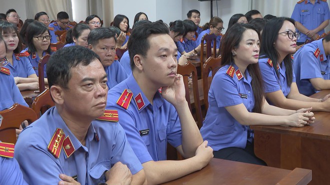 Viện kiểm sát TP. Hồ Chí Minh chung tay ủng hộ người dân bị bão lũ - Ảnh 2.