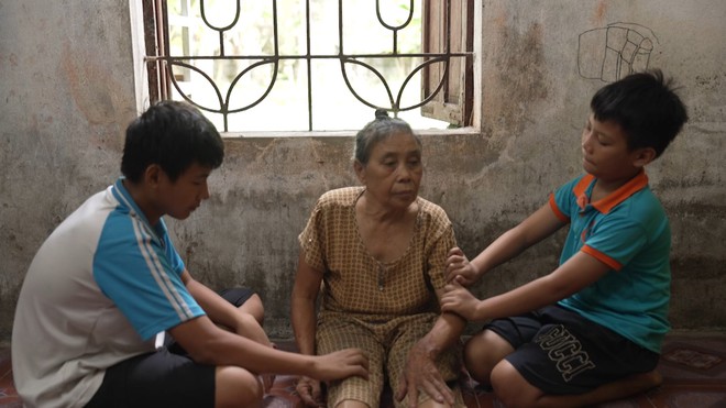 Huy Nam và em trai sống nương tựa bà nội lớn tuổi trong căn nhà cũ kỹ - Ảnh 6.