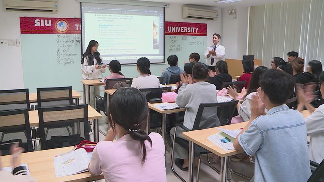 Xét tuyển học bạ: Giữ để khuyến khích hay bỏ để siết chất lượng - Ảnh 2.
