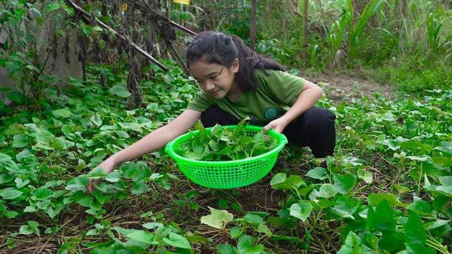 Ngôi nhà trống trải không có cửa và cô bé mồ côi Bảo Hân nằm ngủ võng- Ảnh 5.