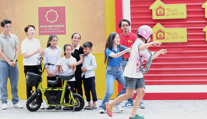 Ngôi nhà trống trải không có cửa và cô bé mồ côi Bảo Hân nằm ngủ võng- Ảnh 10.