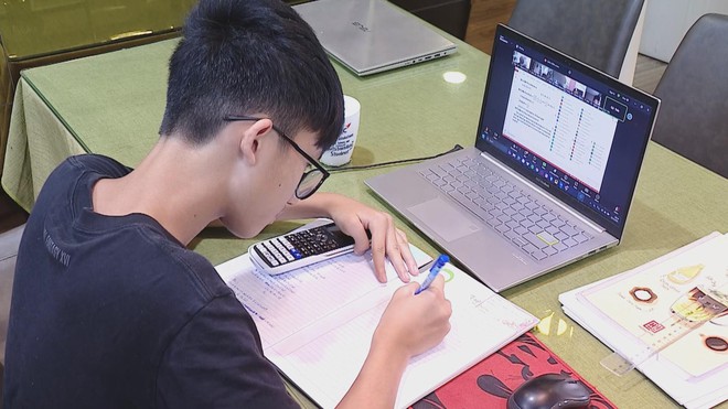 Nhiều trường tại Hà Nội học online phòng tránh bão số 11 - Ảnh 1.