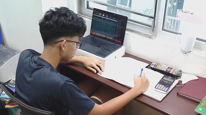 Nhiều trường tại Hà Nội học online phòng tránh bão số 11 - Ảnh 3.