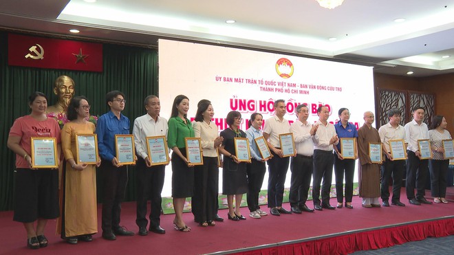 TP. Hồ Chí Minh tiếp nhận hơn 35 tỷ đồng hỗ trợ đồng bào vùng bão lũ Bắc Trung Bộ. - Ảnh 3.