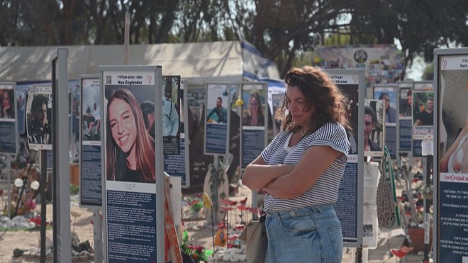 Israel tưởng niệm các nạn nhân vụ tấn công ngày 7/10/2023 - Ảnh 3.