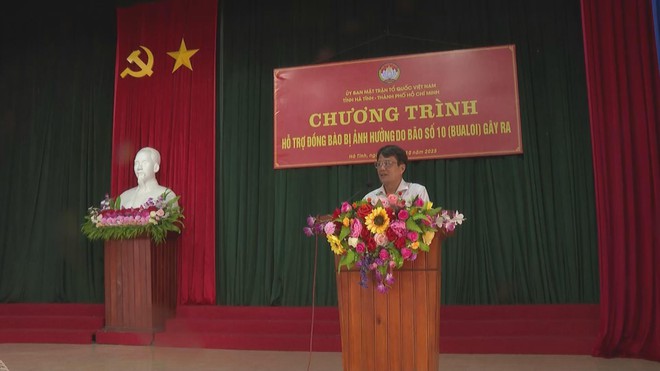 TP. Hồ Chí Minh thăm hỏi, hỗ trợ đồng bào Hà Tĩnh và Quảng Trị khắc phục thiệt hại do bão số 10 - Ảnh 1.