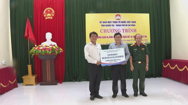 TP. Hồ Chí Minh thăm hỏi, hỗ trợ đồng bào Hà Tĩnh và Quảng Trị khắc phục thiệt hại do bão số 10 - Ảnh 10.