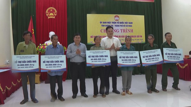 TP. Hồ Chí Minh thăm hỏi, hỗ trợ đồng bào Hà Tĩnh và Quảng Trị khắc phục thiệt hại do bão số 10 - Ảnh 11.