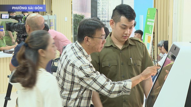 TP. Hồ Chí Minh: Ra mắt bộ phận giải quyết thủ tục hành chính tại công an cấp xã- Ảnh 3. TP. Hồ Chí Minh: Ra mắt bộ phận giải quyết thủ tục hành chính tại công an cấp xã- Ảnh 3.