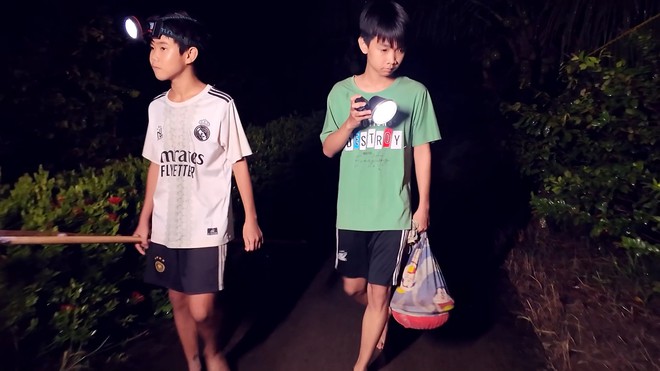 Em Trọng Khang: Cậu bé mồ côi và những đêm bắt ếch kiếm tiền phụ giúp bà - Ảnh 6.