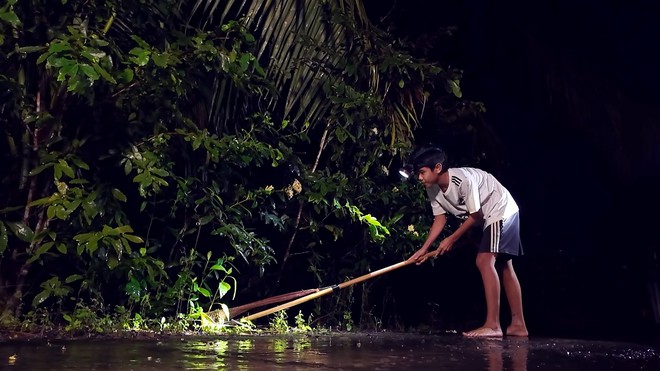 Em Trọng Khang: Cậu bé mồ côi và những đêm bắt ếch kiếm tiền phụ giúp bà - Ảnh 5.