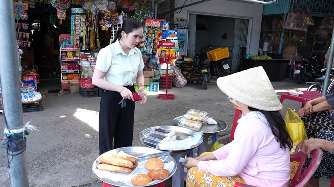 Diễm Quỳnh: Em ước mơ thành công an để lo cho mẹ, bảo vệ mọi người - Mái ấm gia đình Việt- Ảnh 4. Diễm Quỳnh: Em ước mơ thành công an để lo cho mẹ, bảo vệ mọi người - Mái ấm gia đình Việt- Ảnh 4.