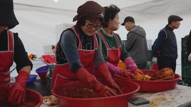 Người dân Hàn Quốc ăn mừng lễ hội kim chi ở Gwangju - Ảnh 3.