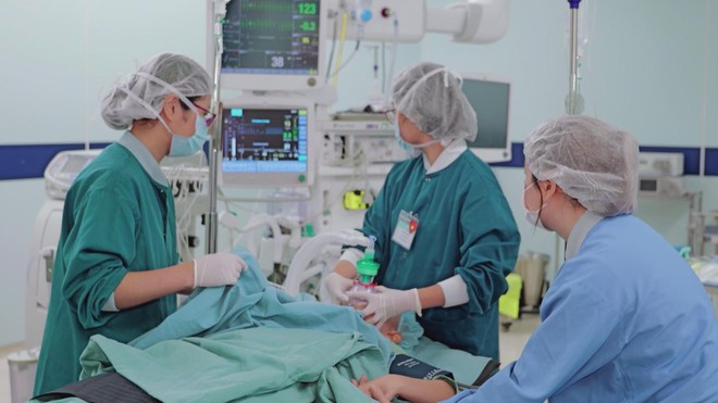 Hành trình phép màu: Khi hy vọng giúp bé ung thư xương tự bước đi - Ảnh 2.