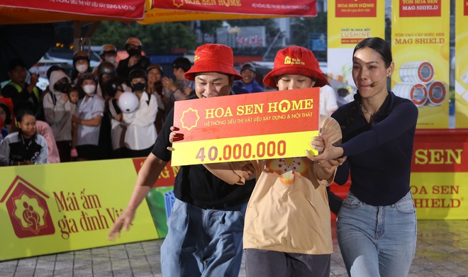 Quách Tuấn Du: 10 tuổi mồ côi cha, đi bán bánh dạo để kiếm tiền phụ mẹ - Mái ấm gia đình Việt - Ảnh 5.