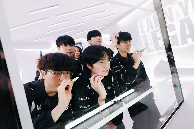 NewZround: Hàng nghìn khán giả cuồng nhiệt tại Rạch Miễu Arena trong đại chiến KT vs T1 - Ảnh 3.