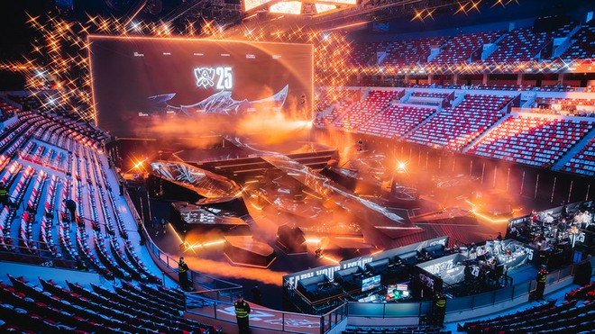 NewZround: Hàng nghìn khán giả cuồng nhiệt tại Rạch Miễu Arena trong đại chiến KT vs T1 - Ảnh 1.