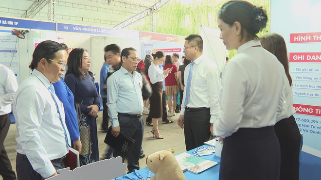 Hơn 10.000 người tham gia Ngày hội Kết nối Việc làm (Job Link) 2025 - Ảnh 1.