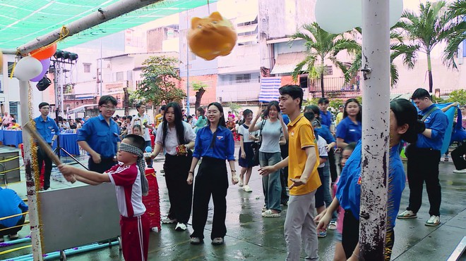 Ấn tượng "gian hàng 0 đồng" và công trình "ban công nở hoa" tại Ngày hội Đại đoàn kết phường Minh Phụng - Ảnh 5.