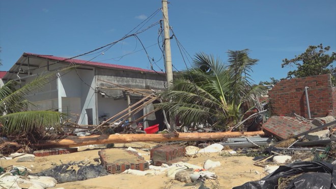 GIA LAI CÔNG BỐ TÌNH HUỐNG KHẨN CẤP: HƠN 1.000 NHÀ HƯ HẠI HOÀN TOÀN HẬU BÃO SỐ 13 - Ảnh 4.