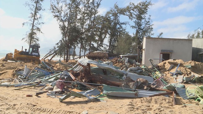 GIA LAI CÔNG BỐ TÌNH HUỐNG KHẨN CẤP: HƠN 1.000 NHÀ HƯ HẠI HOÀN TOÀN HẬU BÃO SỐ 13 - Ảnh 1.