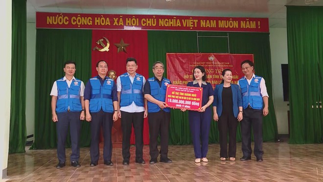 TP. Hồ Chí Minh hỗ trợ đồng bào Quảng Ngãi khắc phục hậu quả bão lũ - Ảnh 1.
