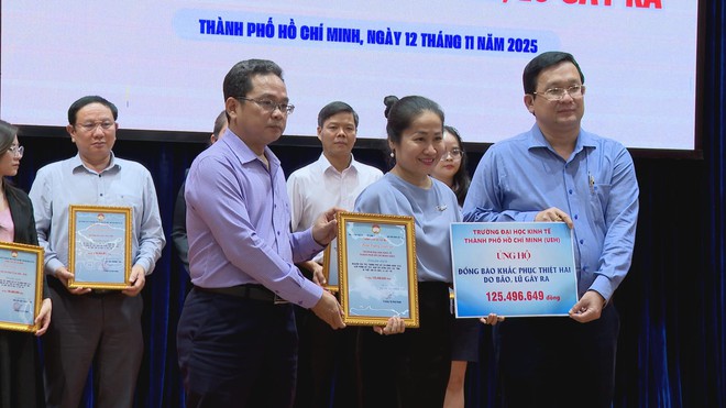 TP. Hồ Chí Minh: Hơn 224 tỉ đồng ủng hộ đồng bào bị thiệt hại do bão, lũ - Ảnh 10.