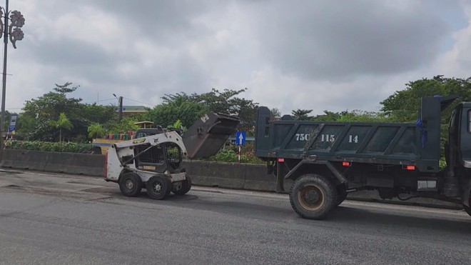 Huế khẩn trương khắc phục Quốc lộ 1A sau mưa lũ - Ảnh 3.