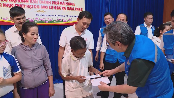 Hành trình đồng hành của TP. Hồ Chí Minh với người dân TP. Đà Nẵng sau bão lũ - Ảnh 3.