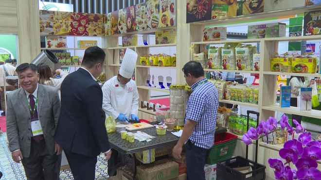Bình Tây Food giới thiệu hơn 120 sản phẩm tại Vietnam Foodexpo 2025 - Ảnh 7.