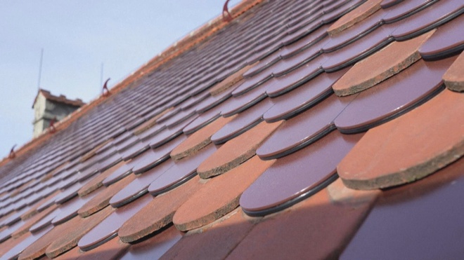 Lợp mái từ ngói quang điện cho di tích lịch sử - Ảnh 2.