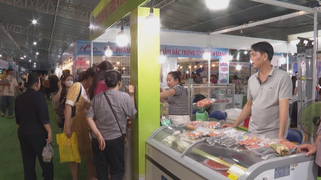 Thử ngay cua Cà Mau chuẩn vị ngay tại TP. Hồ Chí Minh với Lễ hội Cua Cà Mau 2025- Ảnh 6.