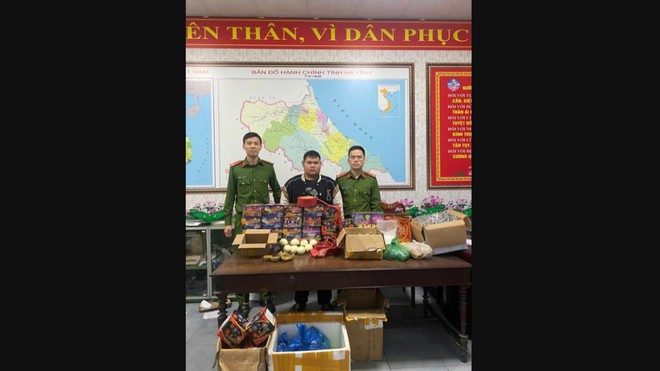 60 Giây ngày 14/11/2025 I Phá đường dây mua bán khoảng 7 tấn pháo xuyên quốc gia qua không gian mạng - Ảnh 1.