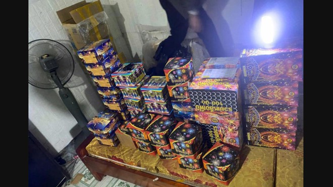 60 Giây ngày 14/11/2025 I Phá đường dây mua bán khoảng 7 tấn pháo xuyên quốc gia qua không gian mạng - Ảnh 3.