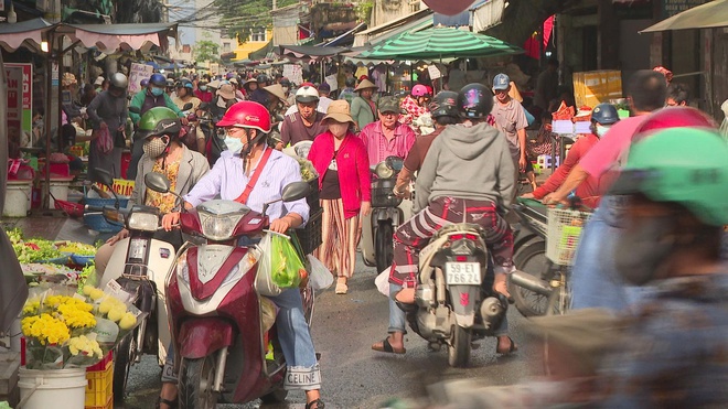 Giá rau xanh tại TP. Hồ Chí Minh tăng vọt do ảnh hưởng của thời tiết - Ảnh 2.