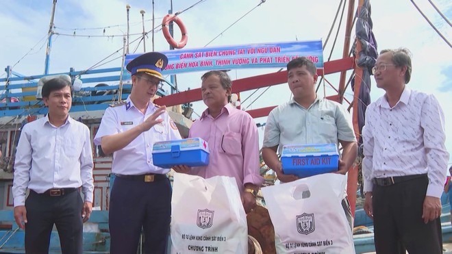 Chương trình “Chung tay vì sức khỏe ngư dân” tiếp cận hơn 3.000 người- Ảnh 3. Chương trình “Chung tay vì sức khỏe ngư dân” tiếp cận hơn 3.000 người- Ảnh 3.