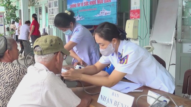 Chương trình “Chung tay vì sức khỏe ngư dân” tiếp cận hơn 3.000 người- Ảnh 2. Chương trình “Chung tay vì sức khỏe ngư dân” tiếp cận hơn 3.000 người- Ảnh 2.