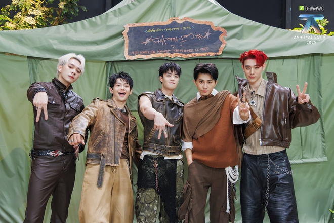 Anh trai “Say hi” 2025 – Tập 9: Căng thẳng bầu chọn đội trưởng và cú twist về Negav- Ảnh 3. Anh trai “Say hi” 2025 – Tập 9: Căng thẳng bầu chọn đội trưởng và cú twist về Negav- Ảnh 3.