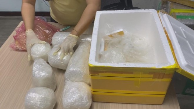 Hải quan Tân Sơn Nhất quyết tâm bảo vệ cửa ngõ hàng không khỏi tội phạm ma túy - Ảnh 1.