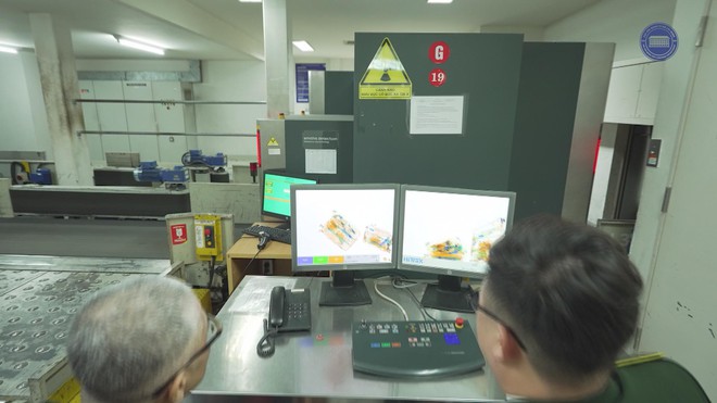 Hải quan Tân Sơn Nhất quyết tâm bảo vệ cửa ngõ hàng không khỏi tội phạm ma túy - Ảnh 5.