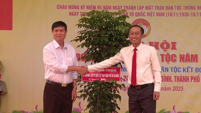 Sôi nổi Ngày hội Đại đoàn kết toàn dân tộc năm 2025 tại phường Tam Bình- Ảnh 4. Sôi nổi Ngày hội Đại đoàn kết toàn dân tộc năm 2025 tại phường Tam Bình- Ảnh 4.