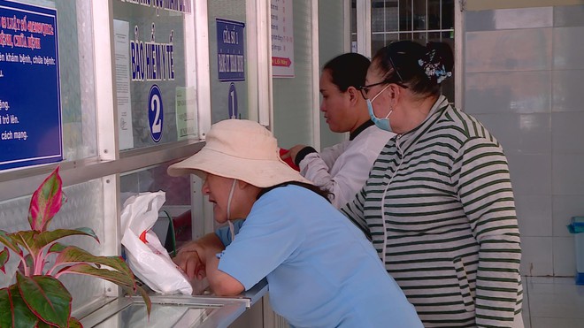 Thành phố Hồ Chí Minh chi gần 2.000 tỷ đồng để miễn phí bảo hiểm y tế: Những điều người dân cần biết - Ảnh 1.