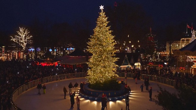 Đan Mạch: Công viên Tivoli khai mạc mùa lễ hội Giáng sinh - Ảnh 1.