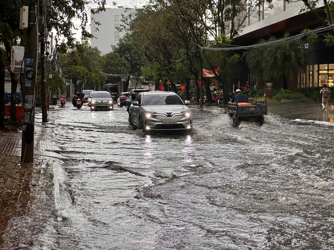 Triều cường sắp đạt đỉnh ở TP. Hồ Chí Minh: Những tuyến đường dễ ngập người dân nên tránh - Ảnh 4.