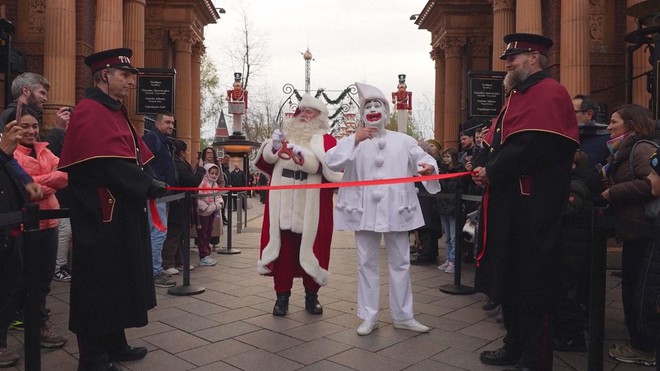 Đan Mạch: Công viên Tivoli khai mạc mùa lễ hội Giáng sinh - Ảnh 2.