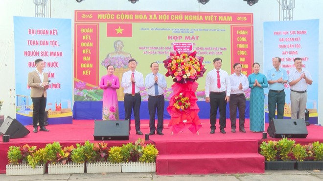 Phường Tân Sơn Nhất họp mặt kỷ niệm 95 năm Ngày truyền thống Mặt trận Tổ quốc Việt Nam - Ảnh 2.