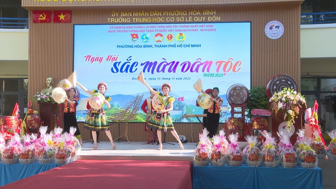 Ngày hội "Sắc màu Dân tộc" tại Phường Hòa Bình: Hội tụ văn hóa, lan tỏa nghĩa tình - Ảnh 2.